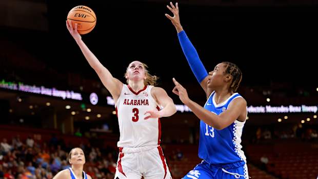 030223_WBB_BarkerSa_Kentucky_RC9743